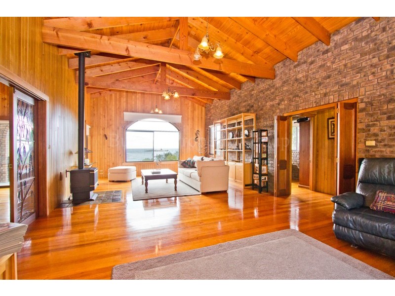 18 Seaton Cove Road, Binalong Bay TAS 7216