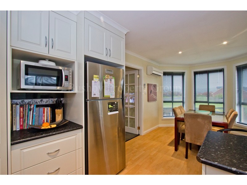 2/37 Camira Street, Newnham TAS 7248