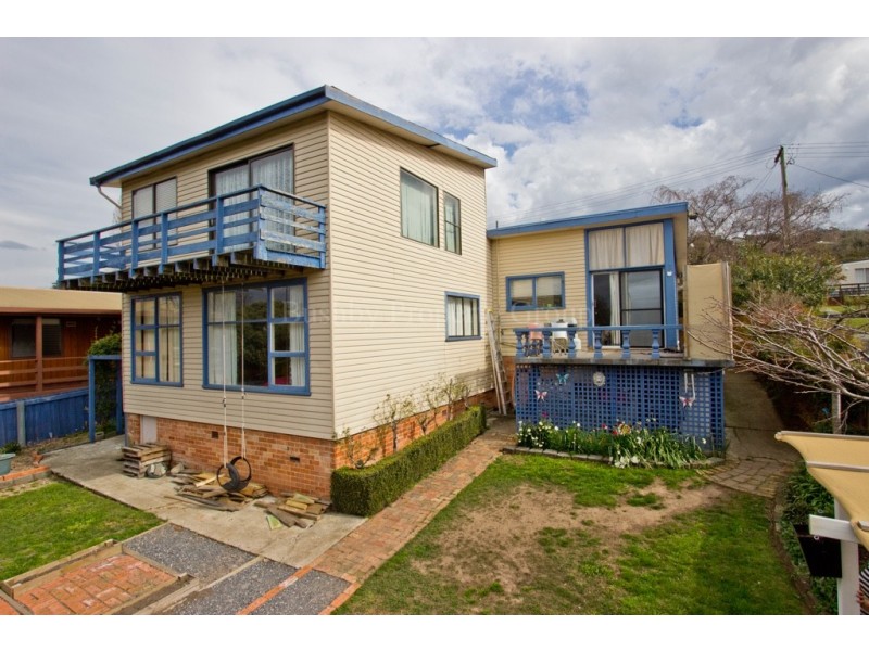 9 Valley Street, Trevallyn TAS 7250