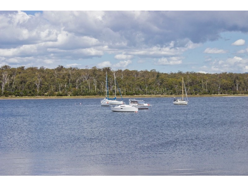 165 Gravelly Beach Road, Blackwall TAS 7275