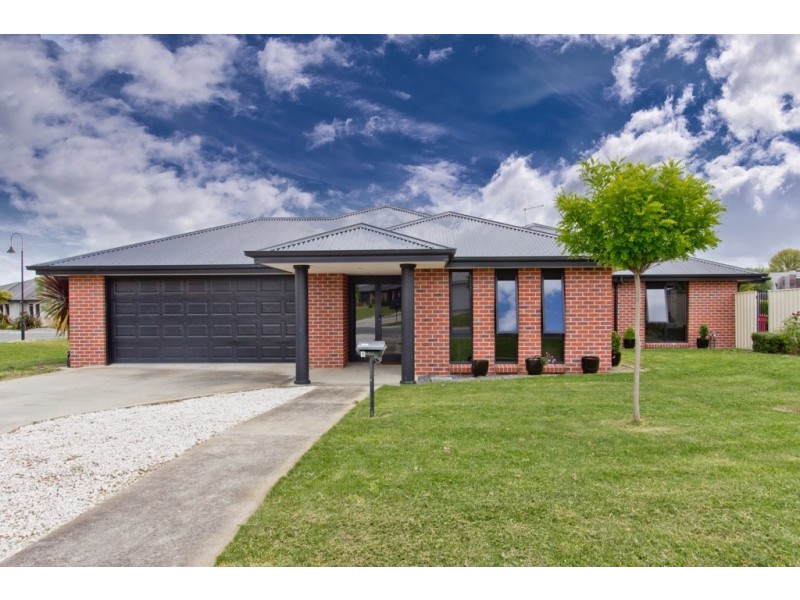 1 Grange Court, Newnham TAS 7248