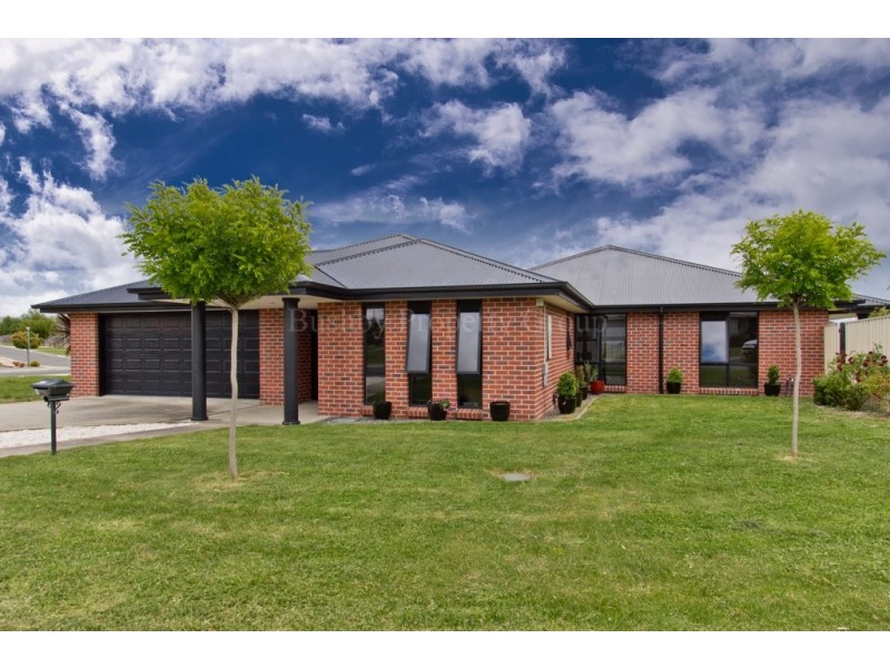 1 Grange Court, Newnham TAS 7248