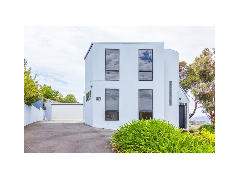 36 Roberts Crescent, Newnham TAS 7248