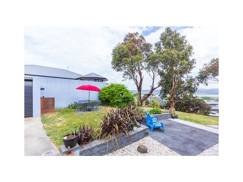 36 Roberts Crescent, Newnham TAS 7248