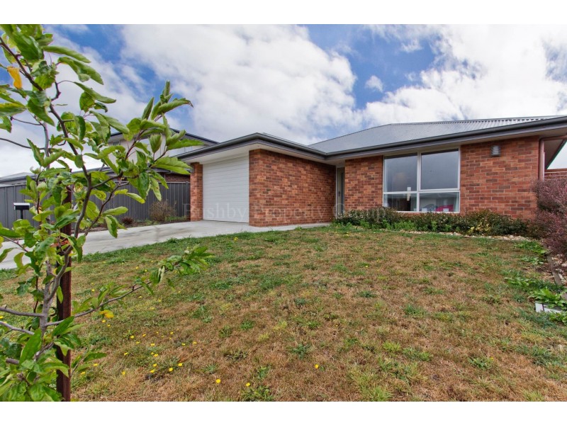 14 Hortus Place, Newnham TAS 7248