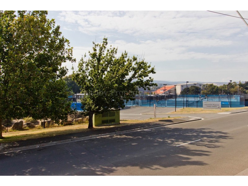 46 Racecourse Crescent, Launceston TAS 7250