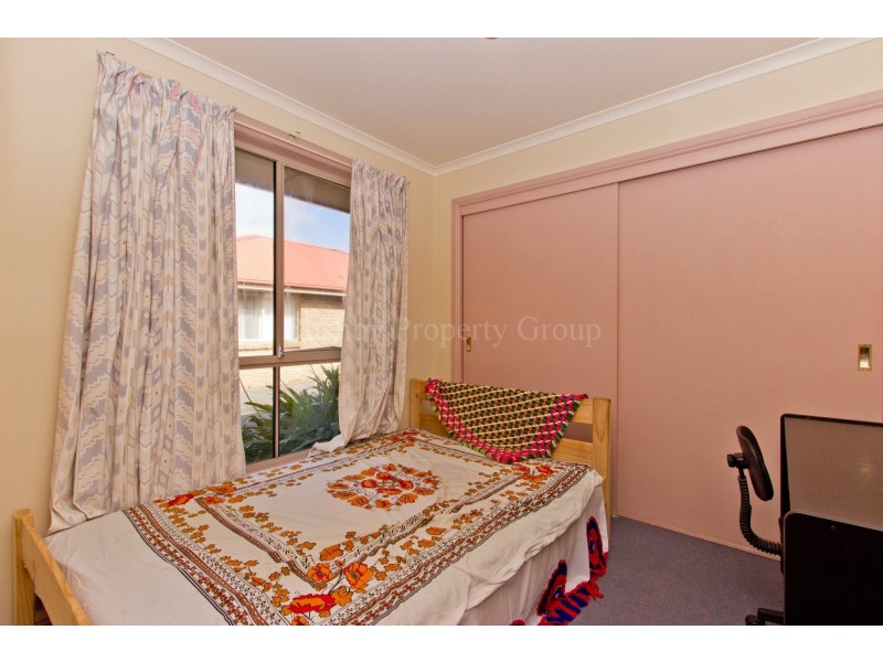 2/4 Roger Retreat, Newnham TAS 7248