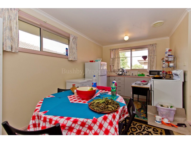 2/4 Roger Retreat, Newnham TAS 7248