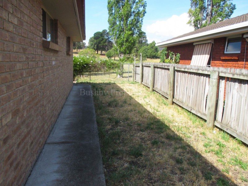 2/4 Roger Retreat, Newnham TAS 7248