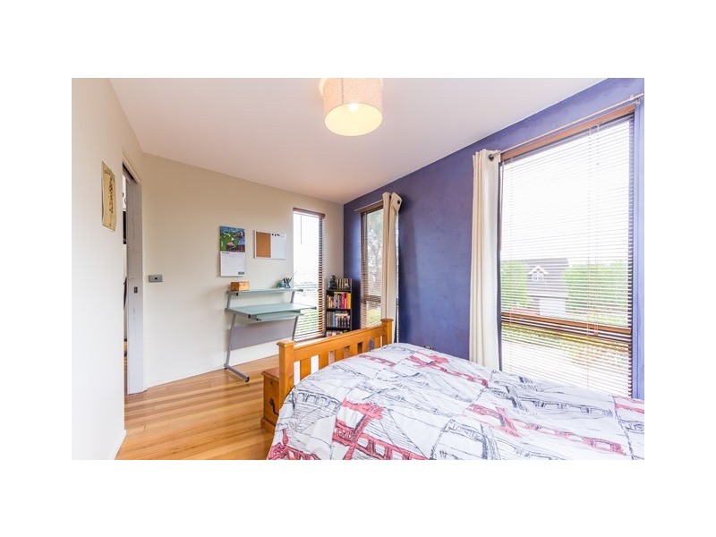 36 Roberts Crescent, Newnham TAS 7248