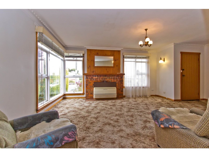 18 Cornwall Crescent, Newnham TAS 7248