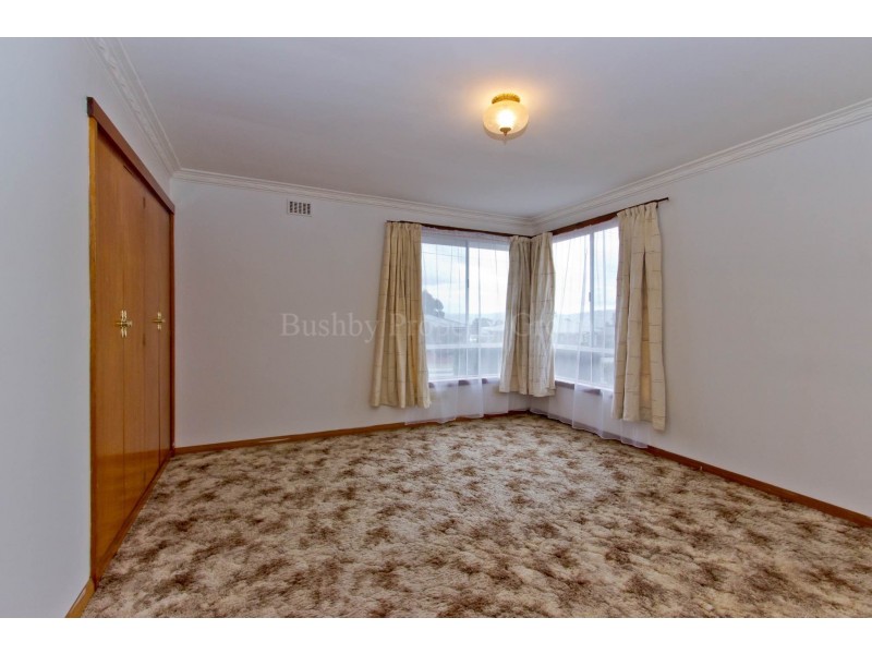 18 Cornwall Crescent, Newnham TAS 7248