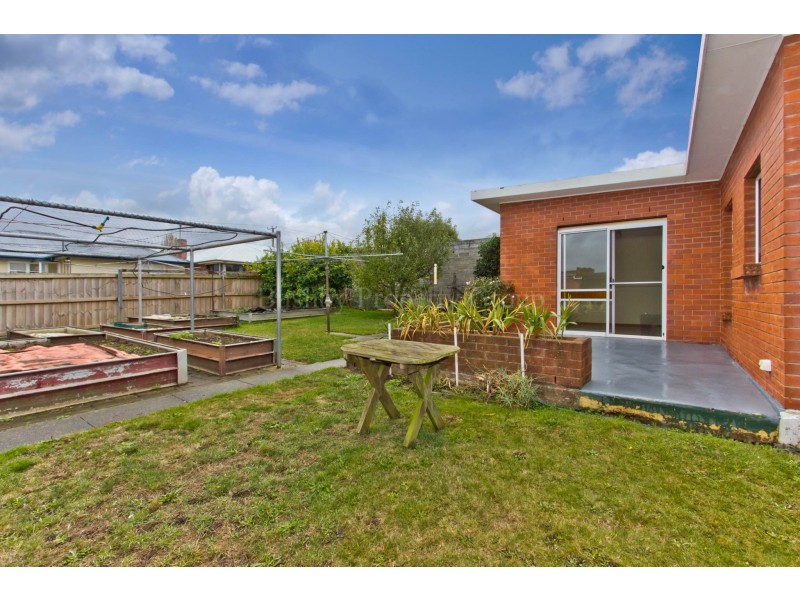 18 Cornwall Crescent, Newnham TAS 7248