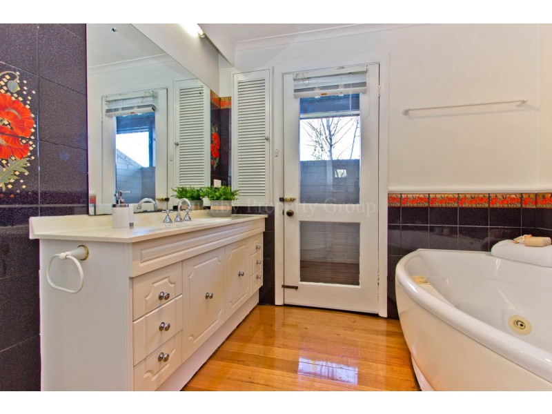 2 Kensington Gardens, Norwood TAS 7250