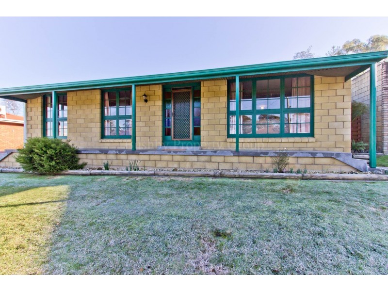 25 Parklands Parade, Newnham TAS 7248
