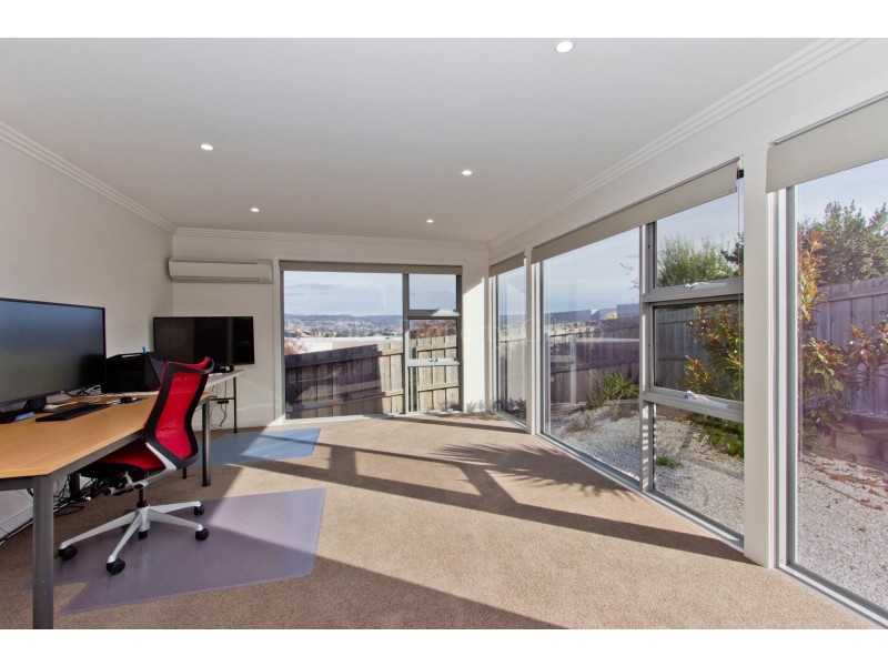 2/161 Alanvale Road, Newnham TAS 7248