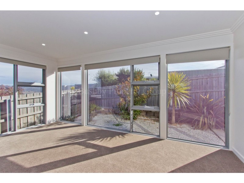 2/161 Alanvale Road, Newnham TAS 7248