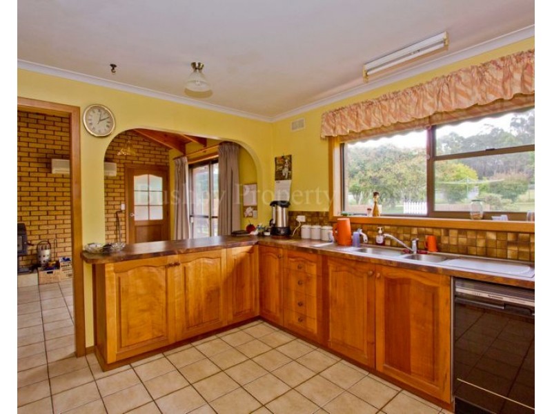 12 Augustus Road, Beauty Point TAS 7270