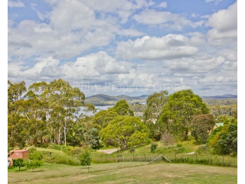 12 Augustus Road, Beauty Point TAS 7270