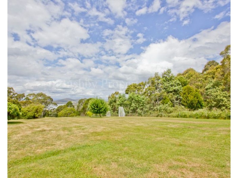 12 Augustus Road, Beauty Point TAS 7270