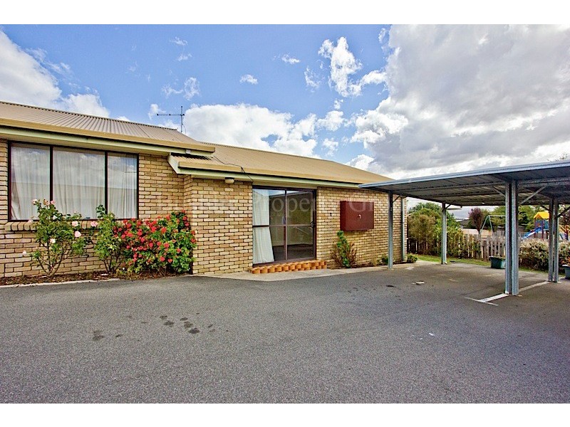 1-2/12 Bishops Drive, Newnham TAS 7248