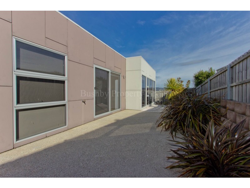 2/161 Alanvale Road, Newnham TAS 7248