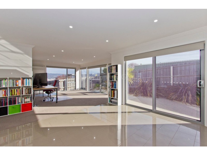 2/161 Alanvale Road, Newnham TAS 7248