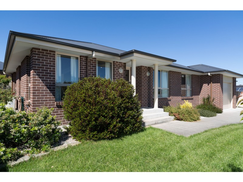 18 Dafnis Drive, Newnham TAS 7248