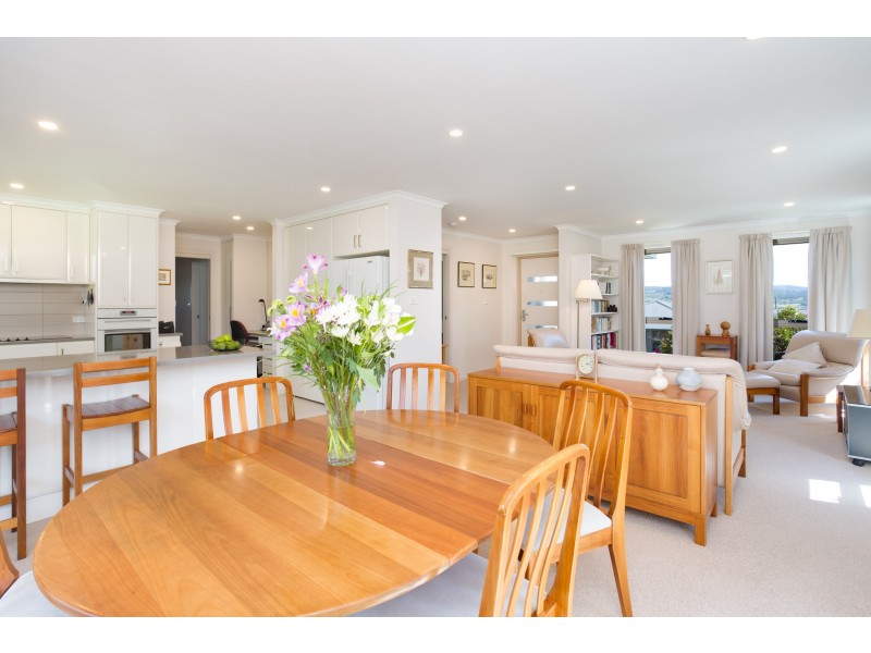 18 Dafnis Drive, Newnham TAS 7248