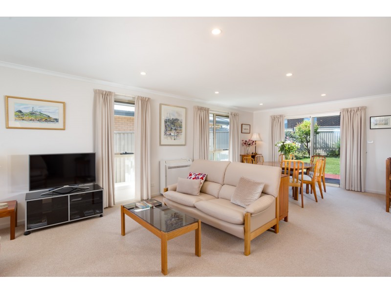 18 Dafnis Drive, Newnham TAS 7248