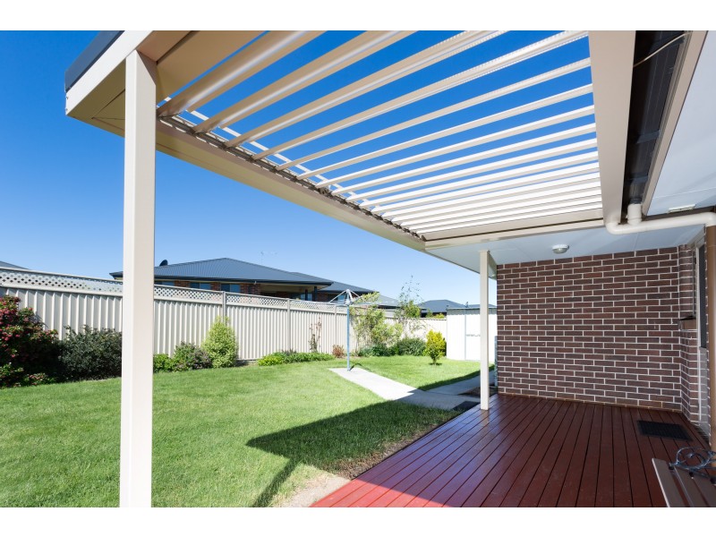 18 Dafnis Drive, Newnham TAS 7248