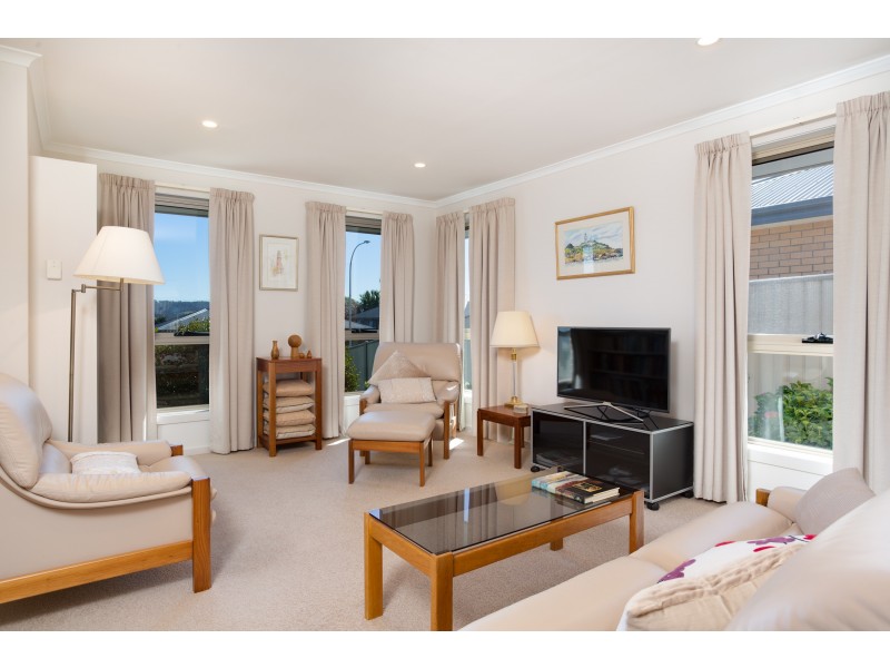 18 Dafnis Drive, Newnham TAS 7248