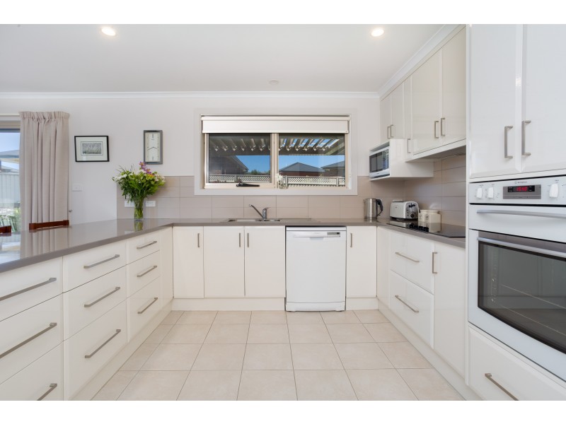 18 Dafnis Drive, Newnham TAS 7248