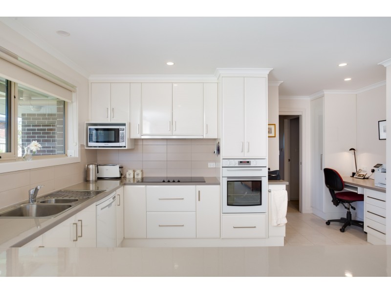 18 Dafnis Drive, Newnham TAS 7248