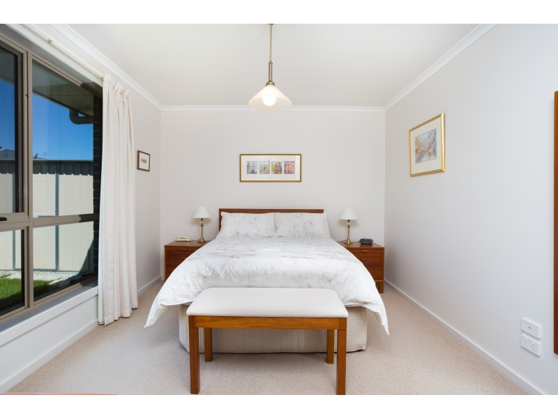18 Dafnis Drive, Newnham TAS 7248