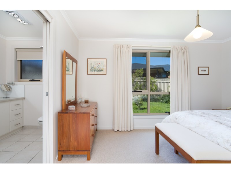 18 Dafnis Drive, Newnham TAS 7248