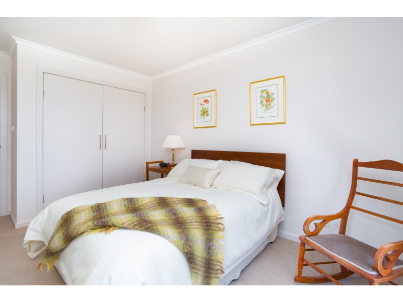 18 Dafnis Drive, Newnham TAS 7248