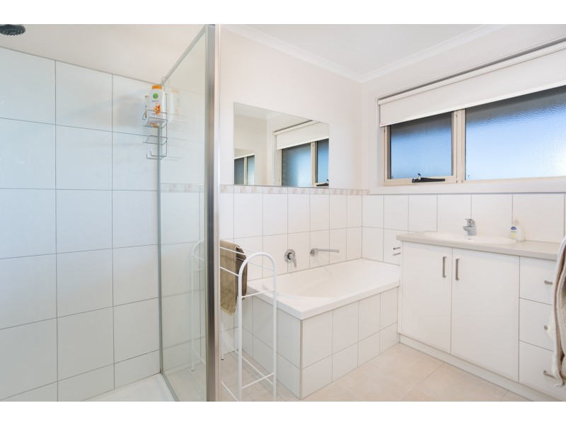 18 Dafnis Drive, Newnham TAS 7248