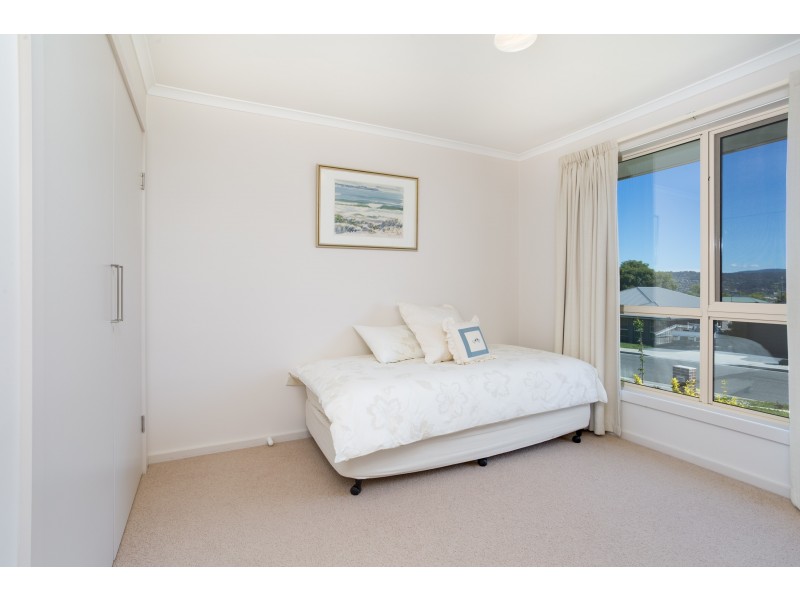 18 Dafnis Drive, Newnham TAS 7248