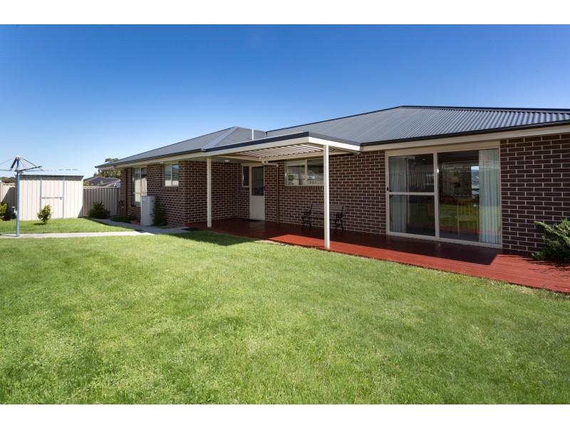 18 Dafnis Drive, Newnham TAS 7248
