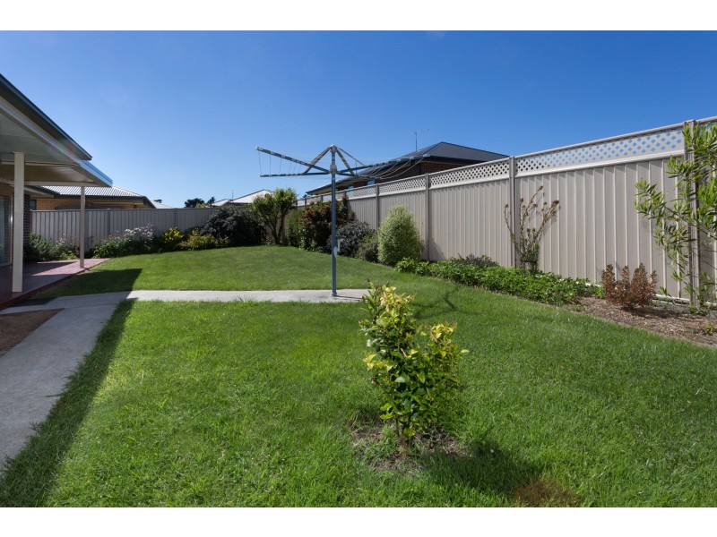 18 Dafnis Drive, Newnham TAS 7248