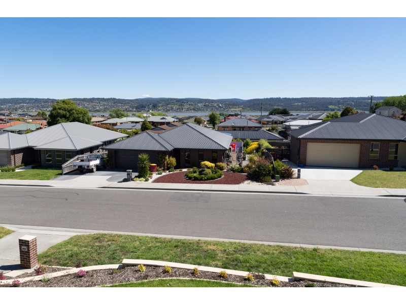 18 Dafnis Drive, Newnham TAS 7248