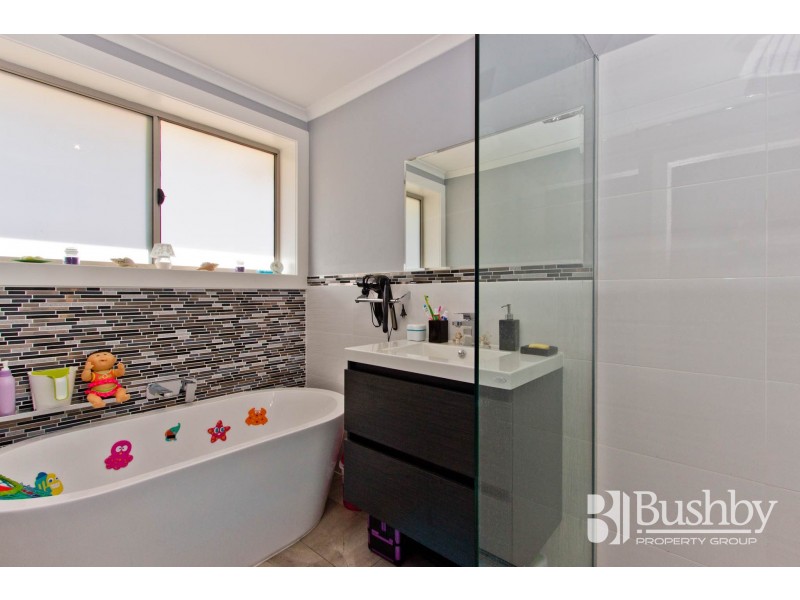 8 Oberon Place, Ravenswood TAS 7250