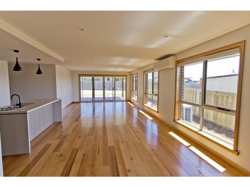 12 Senator Court, Newnham TAS 7248