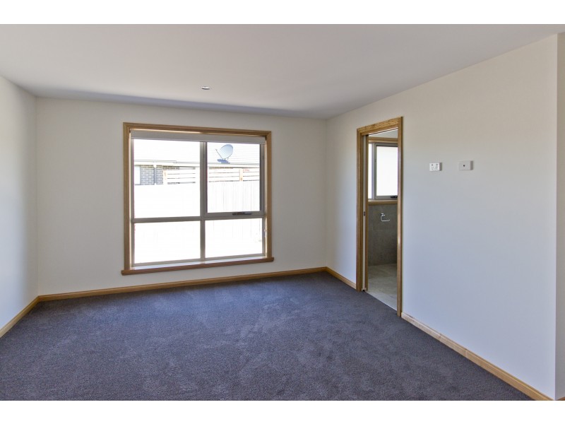 12 Senator Court, Newnham TAS 7248