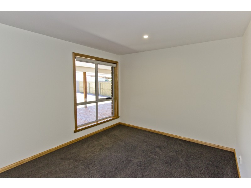 12 Senator Court, Newnham TAS 7248