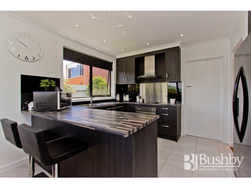 17 Helenwood Grove, Newnham TAS 7248