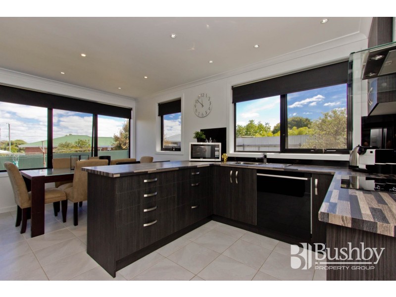 17 Helenwood Grove, Newnham TAS 7248