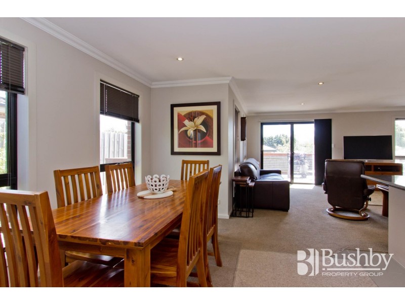 2/8 Sarinda Close, Newnham TAS 7248