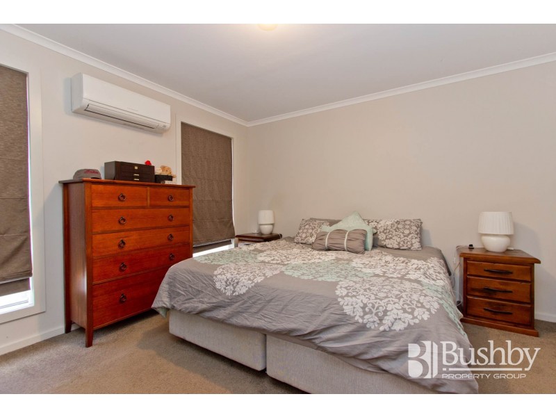 2/8 Sarinda Close, Newnham TAS 7248